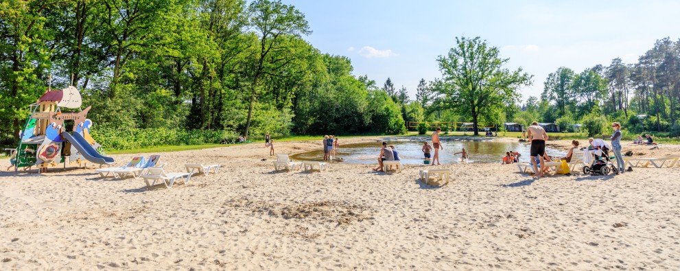 Camping in Drenthe met vijver en spelende kinderen - Camping Diana Heide