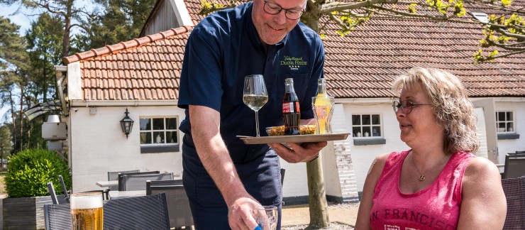 Restaurant met terras bij Camping Diana Heide Drenthe